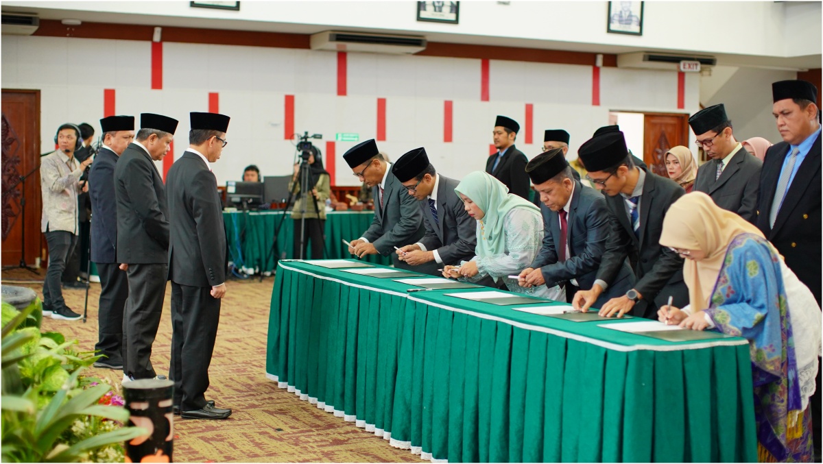 Lantik Sejumlah Pejabat, Rektor Sampaikan Fokus Utama UNAND
